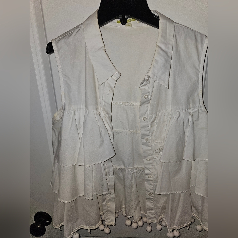 White Sleeveless Ruffle Top - Picture 4 of 5